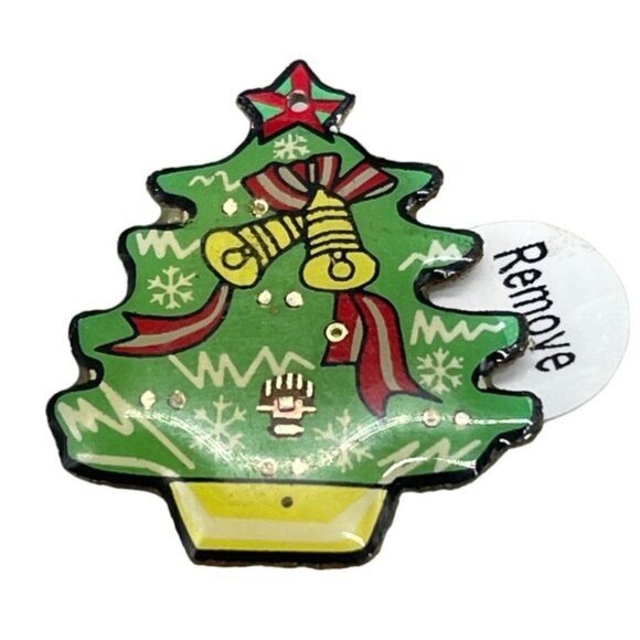 Christmas tree holiday bells ribbon star green red light up pin brooch 1" NEW - Picture 1 of 3